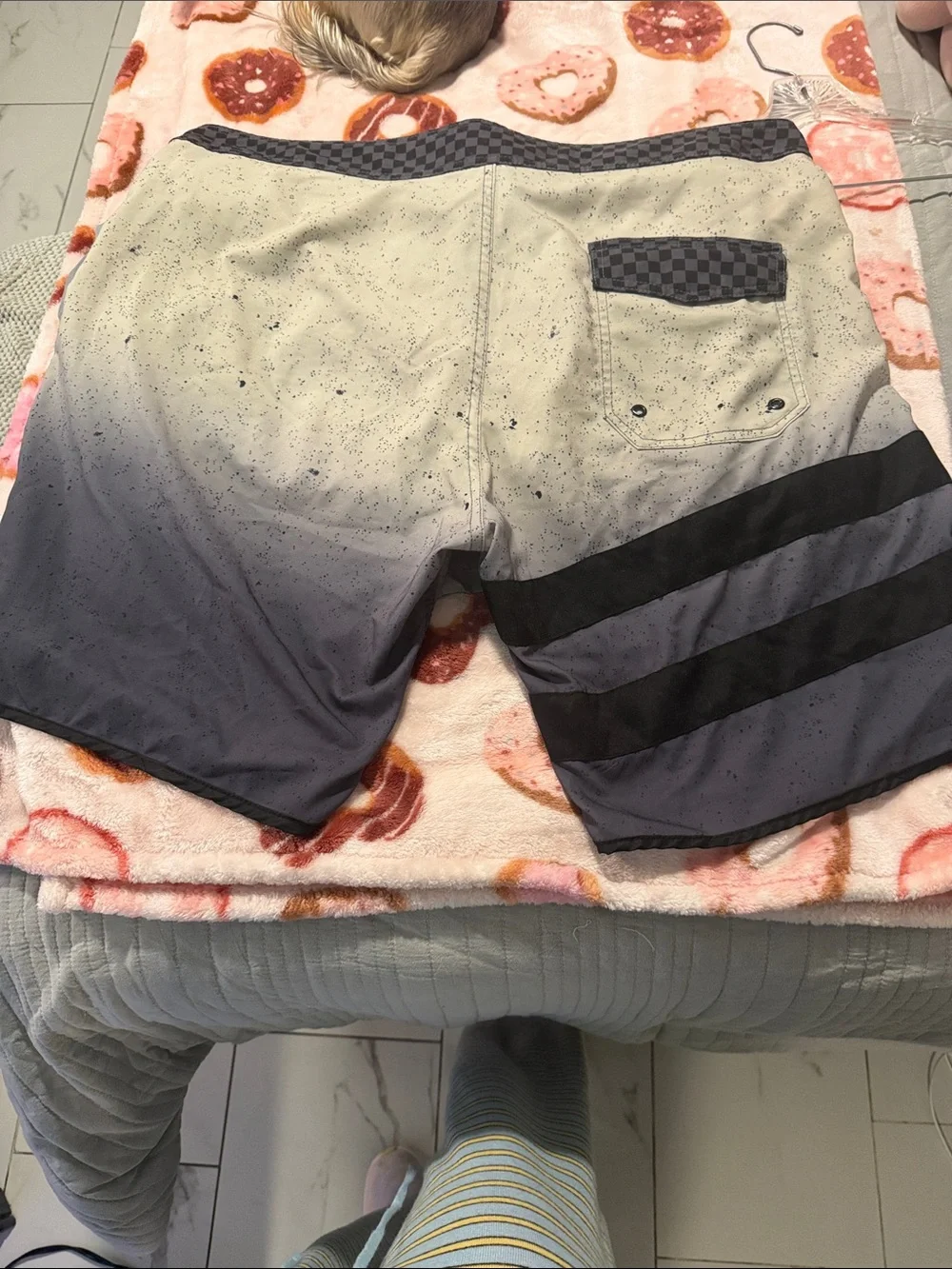 ROVE Men's Ombre Black and Gray Swim Board Shorts